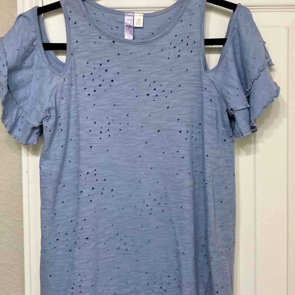 Cold Shoulder, Eyelet Tee, size XS